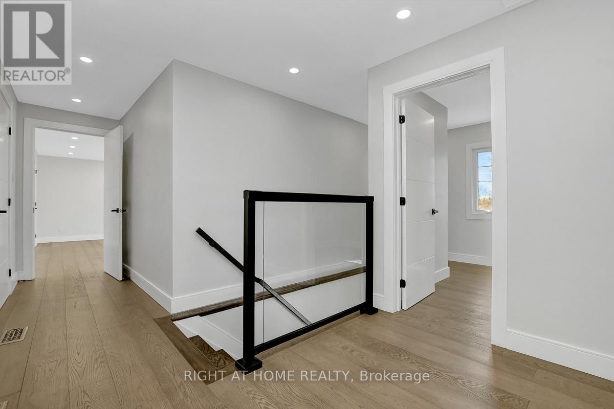 81 CANTER BOULEVARD Image 17