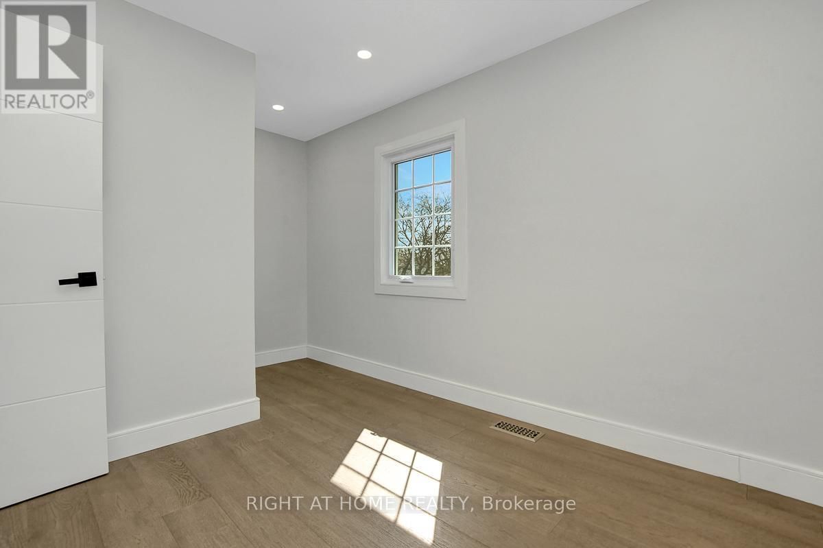 81 CANTER BOULEVARD Image 37