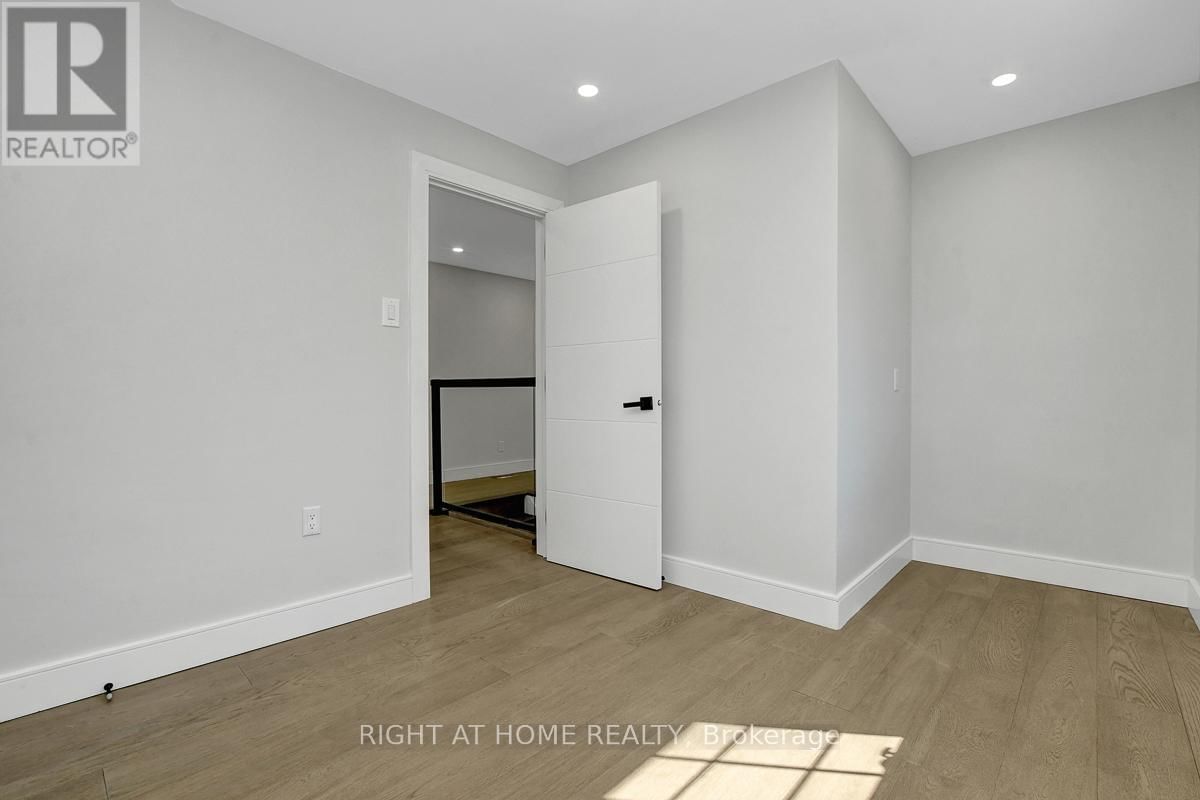 81 CANTER BOULEVARD Image 38