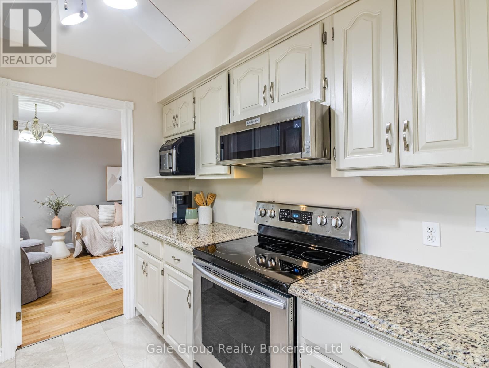 599 LANSDOWNE AVENUE Image 13