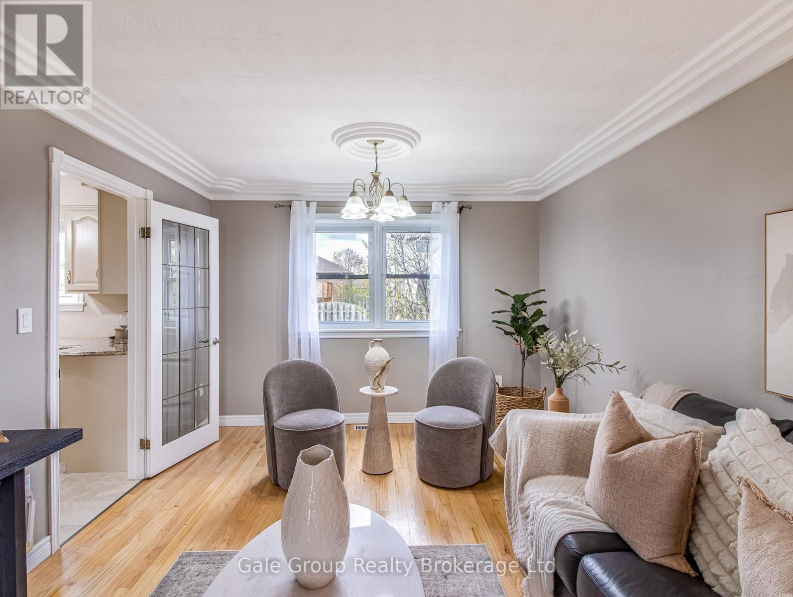 599 LANSDOWNE AVENUE Image 21