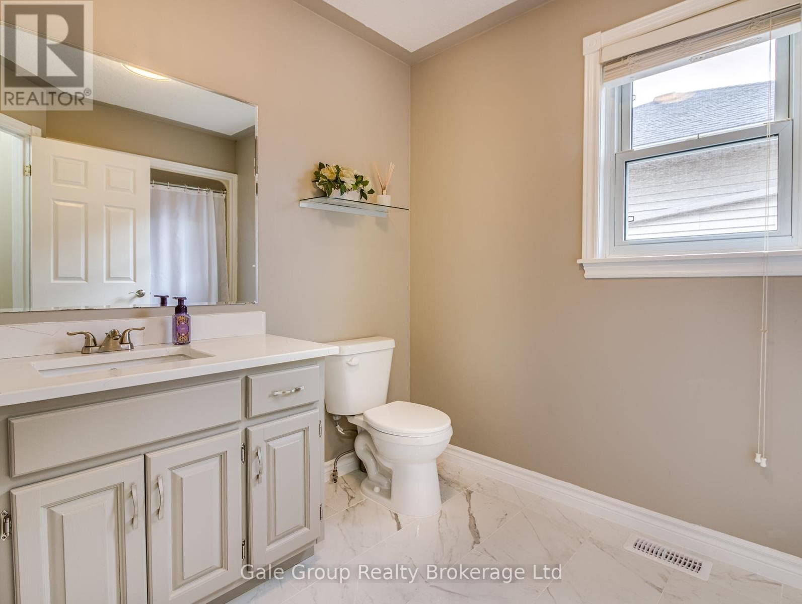 599 LANSDOWNE AVENUE Image 27