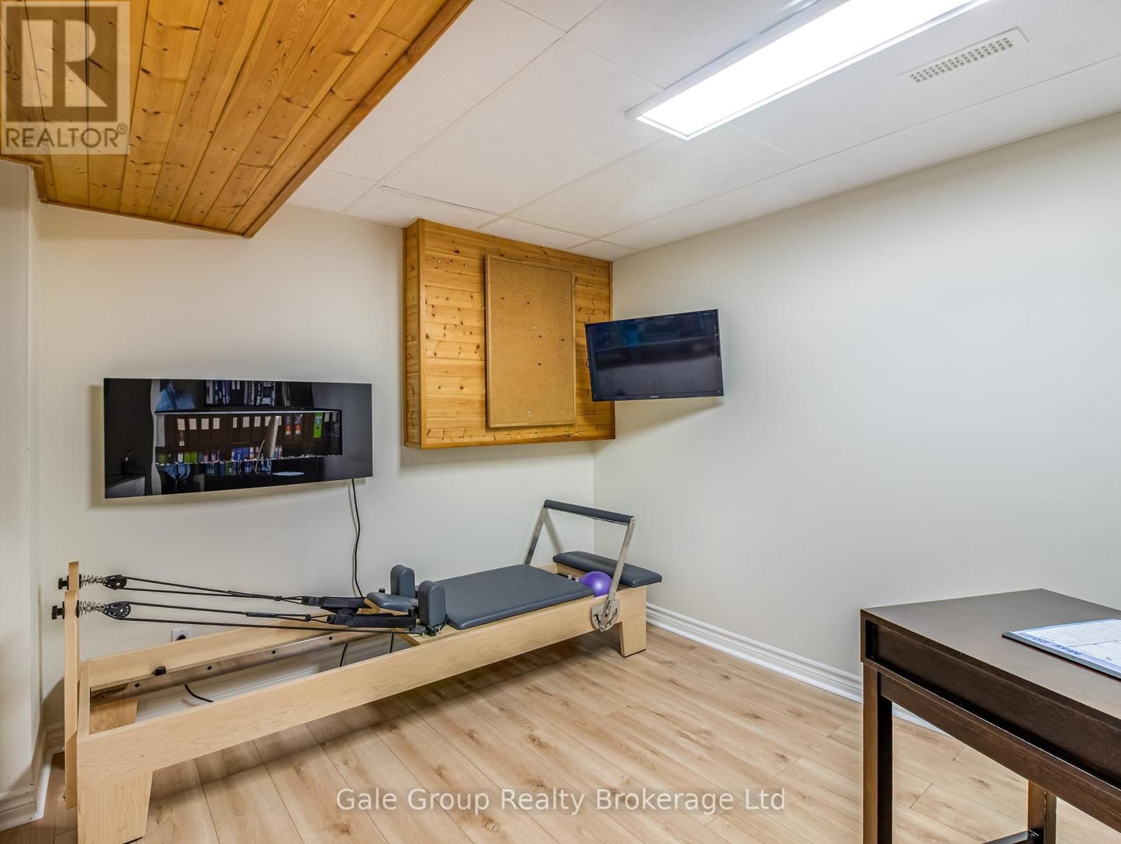 599 LANSDOWNE AVENUE Image 35