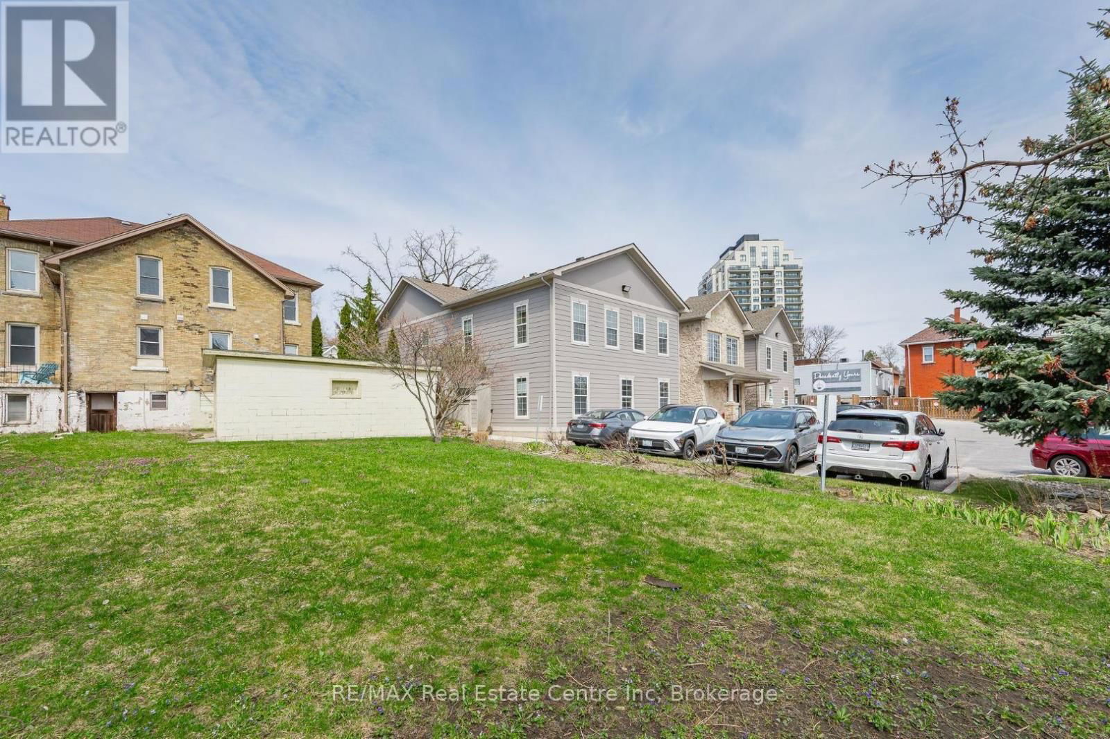 103 SURREY STREET EAST Image 18
