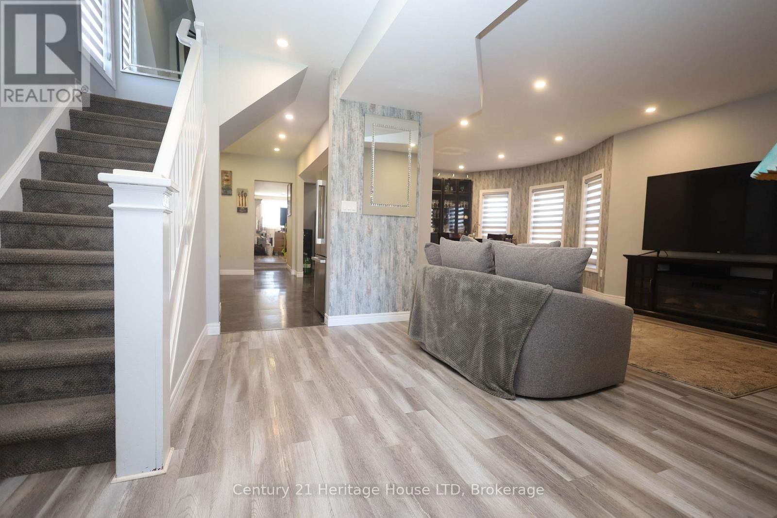 264 HENRIETTA STREET Image 12