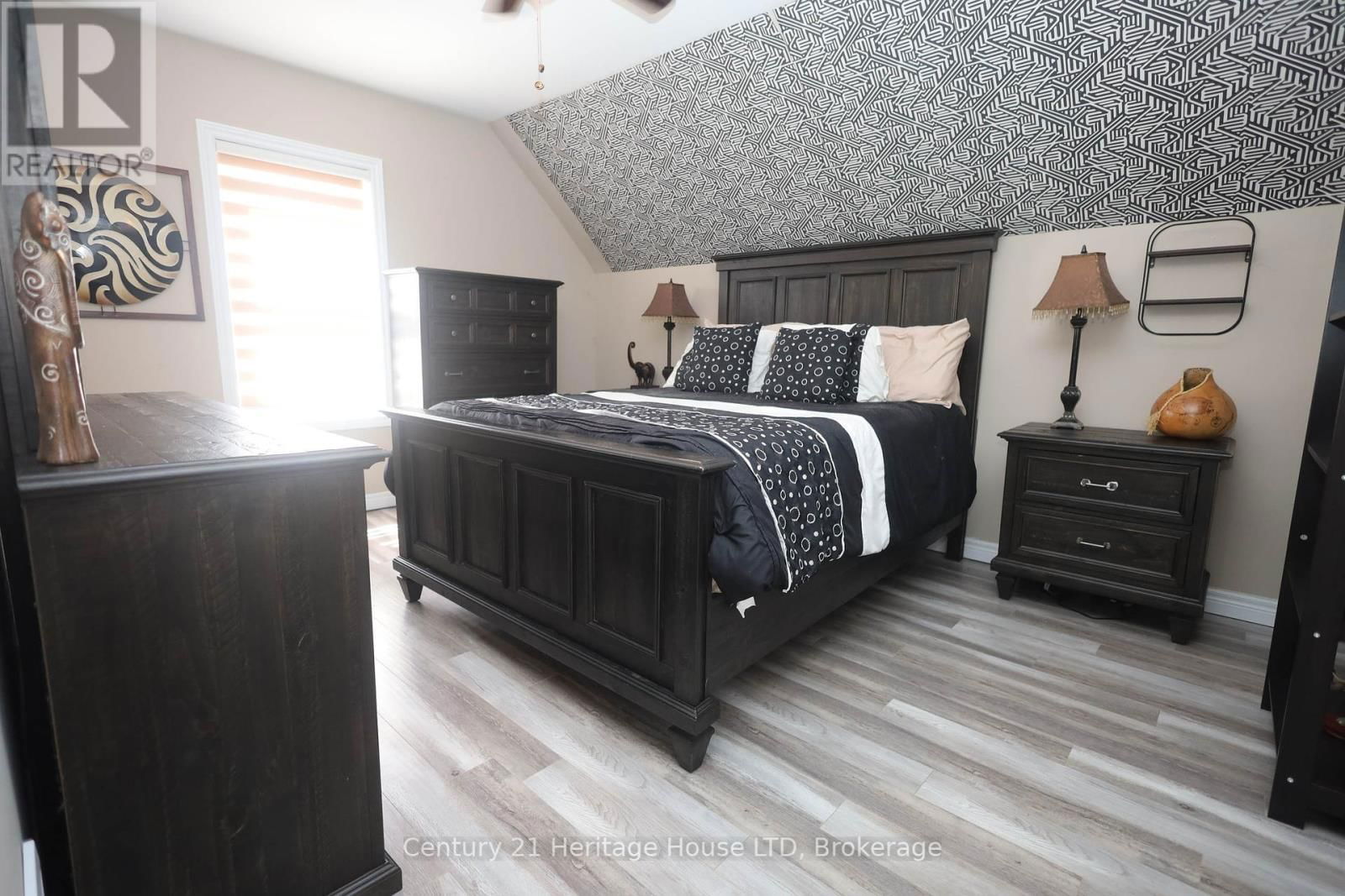 264 HENRIETTA STREET Image 17