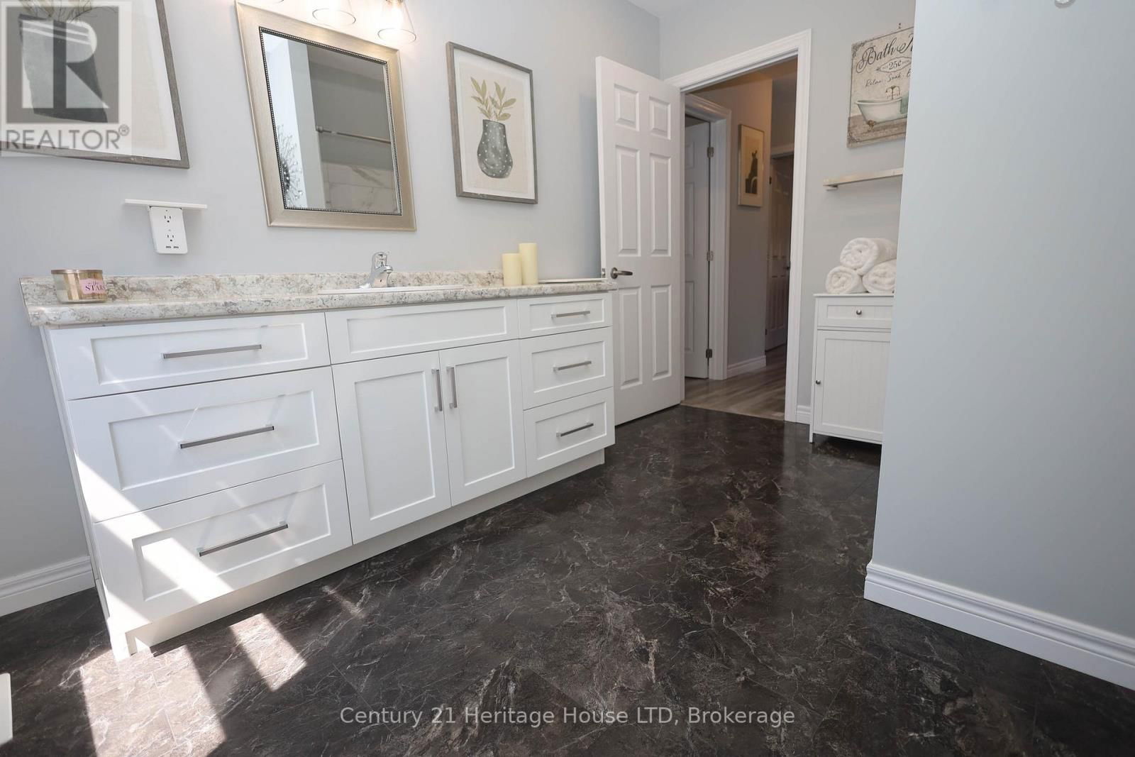 264 HENRIETTA STREET Image 20