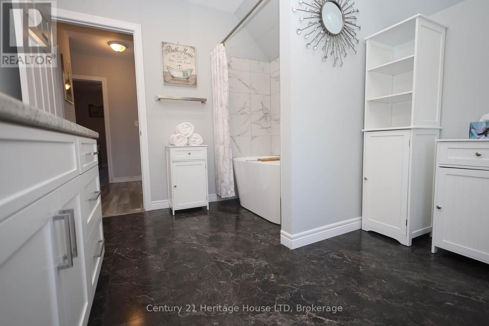 264 HENRIETTA STREET Image 21