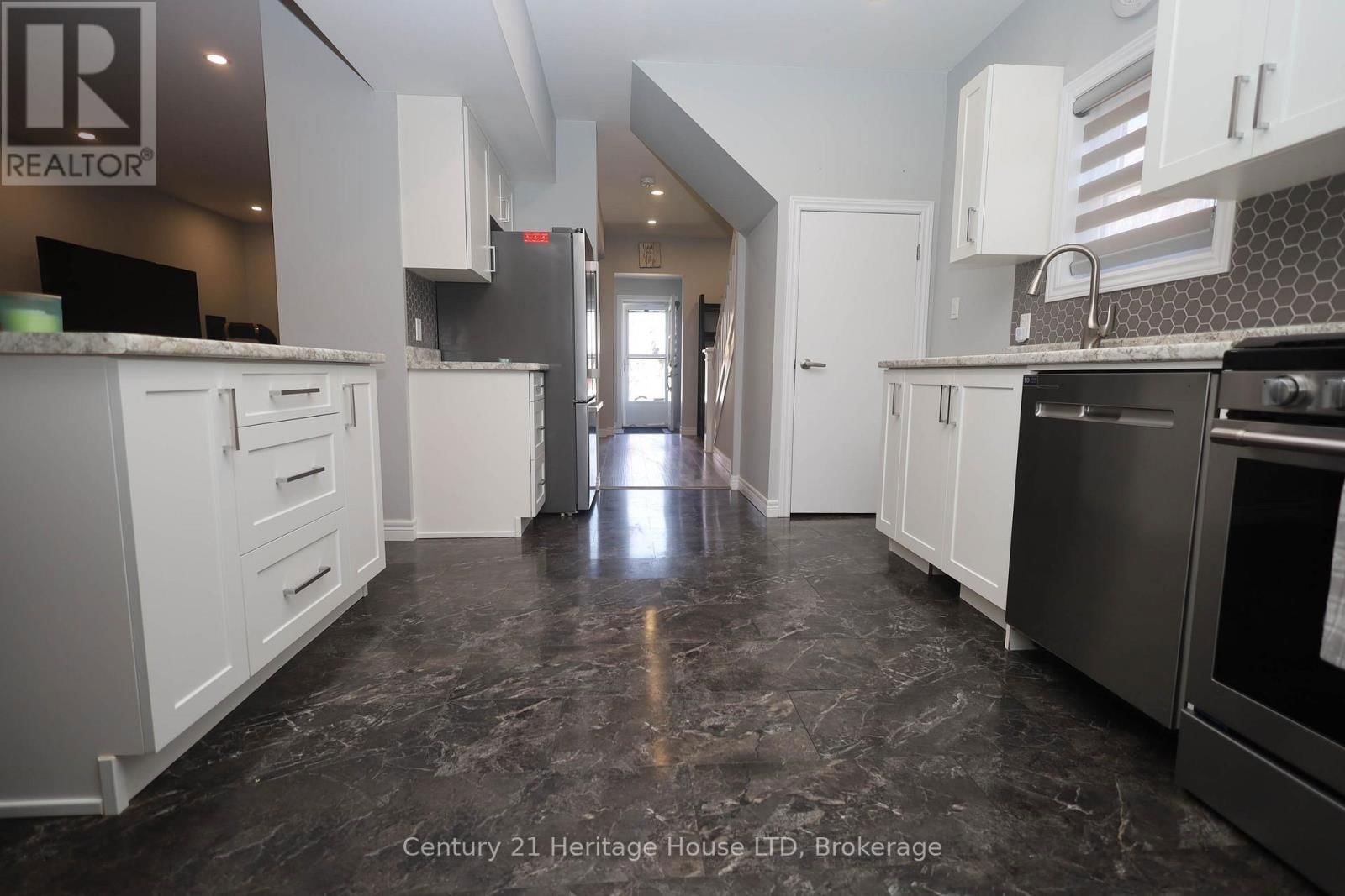 264 HENRIETTA STREET Image 4
