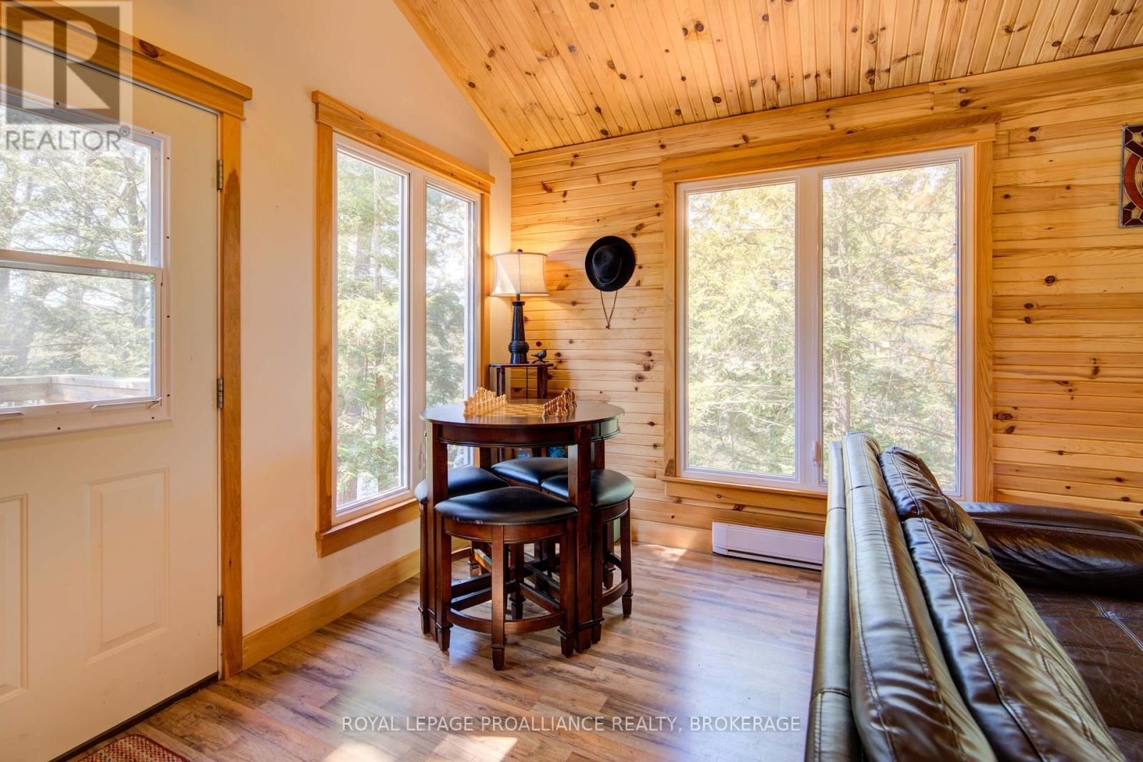 27 GOODS ISLAND Image 19