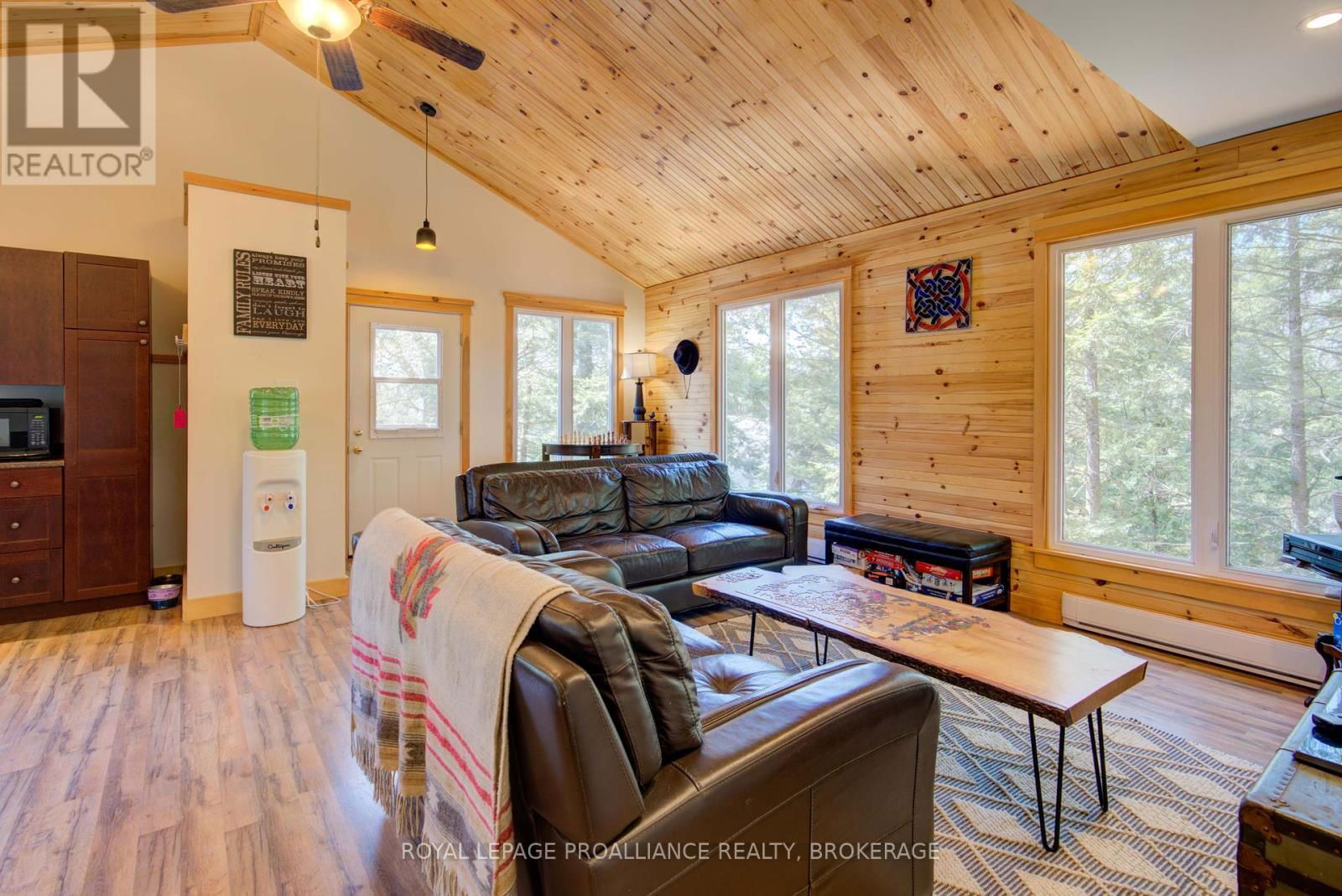 27 GOODS ISLAND Image 25