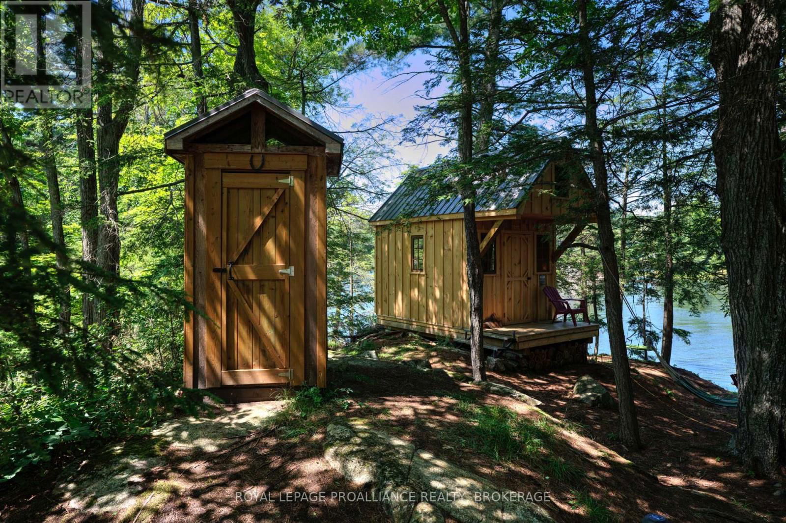 27 GOODS ISLAND Image 34