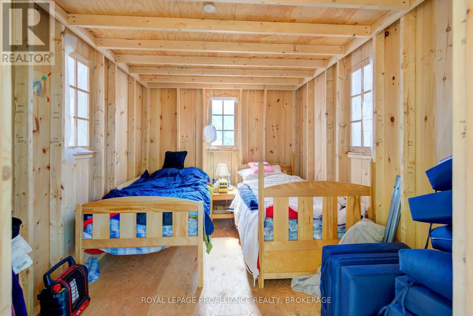 27 GOODS ISLAND Image 37
