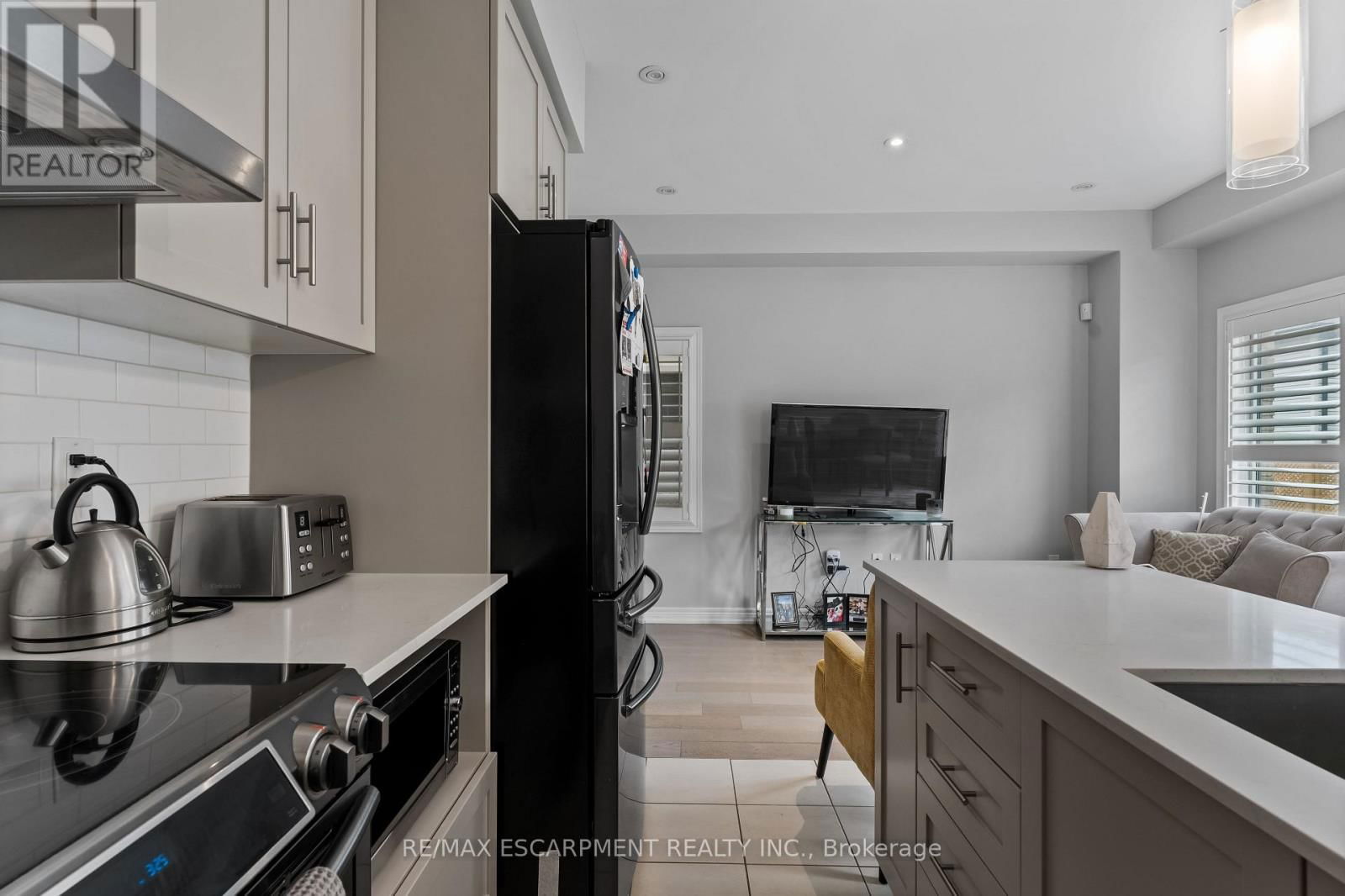 20 - 377 GLANCASTER ROAD Image 10