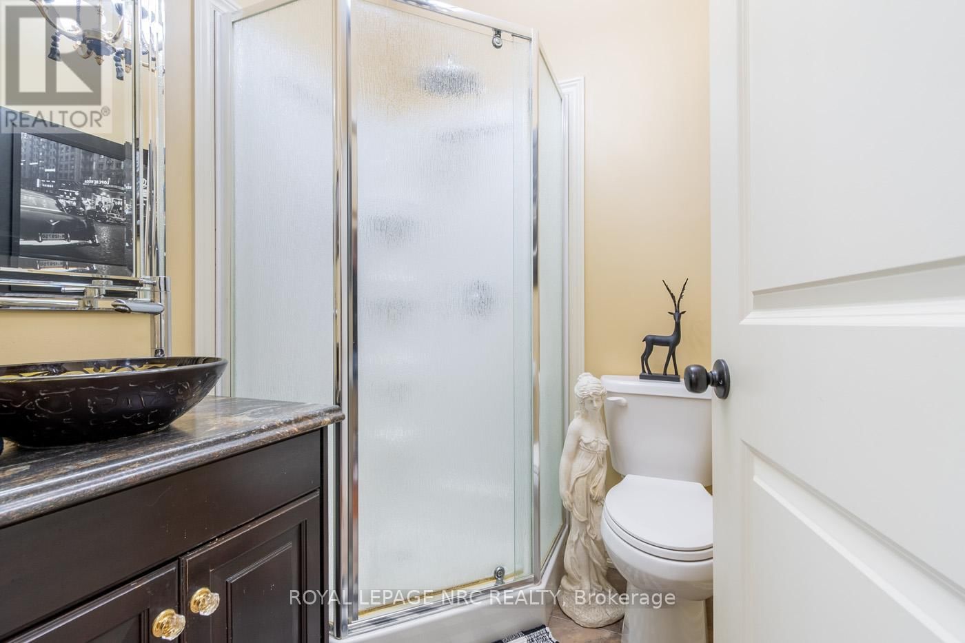 18 MARTHA COURT Image 14