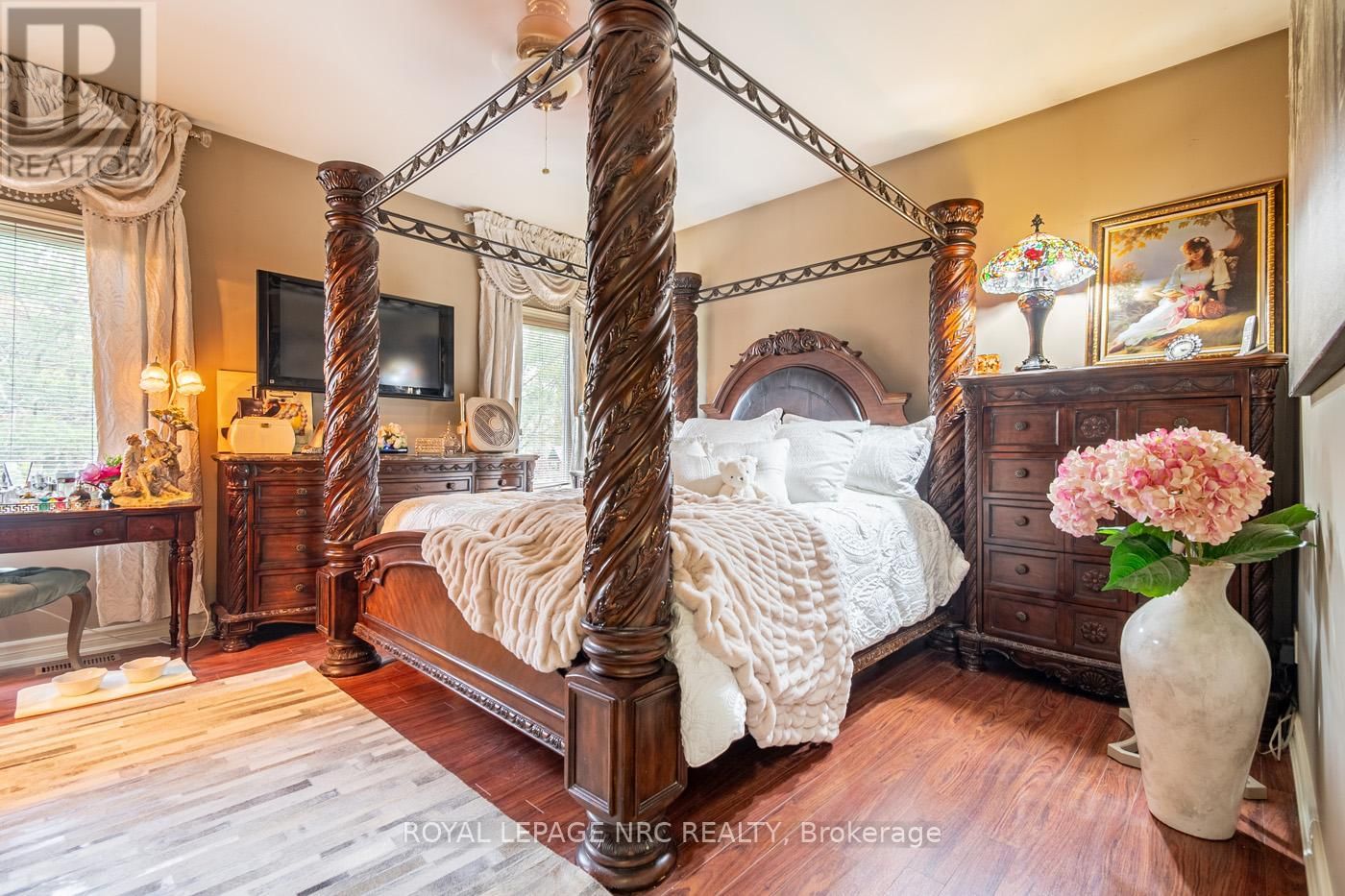 18 MARTHA COURT Image 18