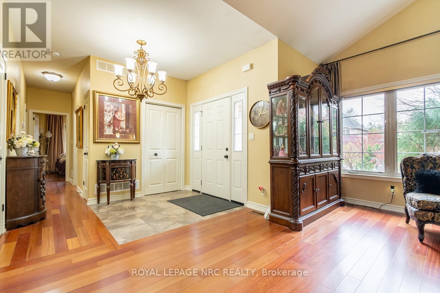 18 MARTHA COURT Image 6