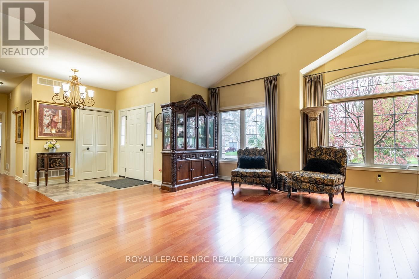18 MARTHA COURT Image 7