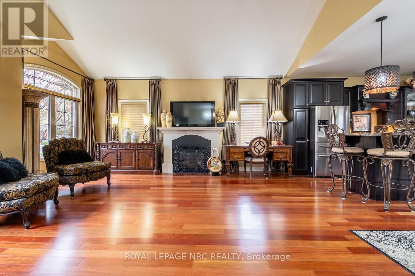 18 MARTHA COURT Image 8