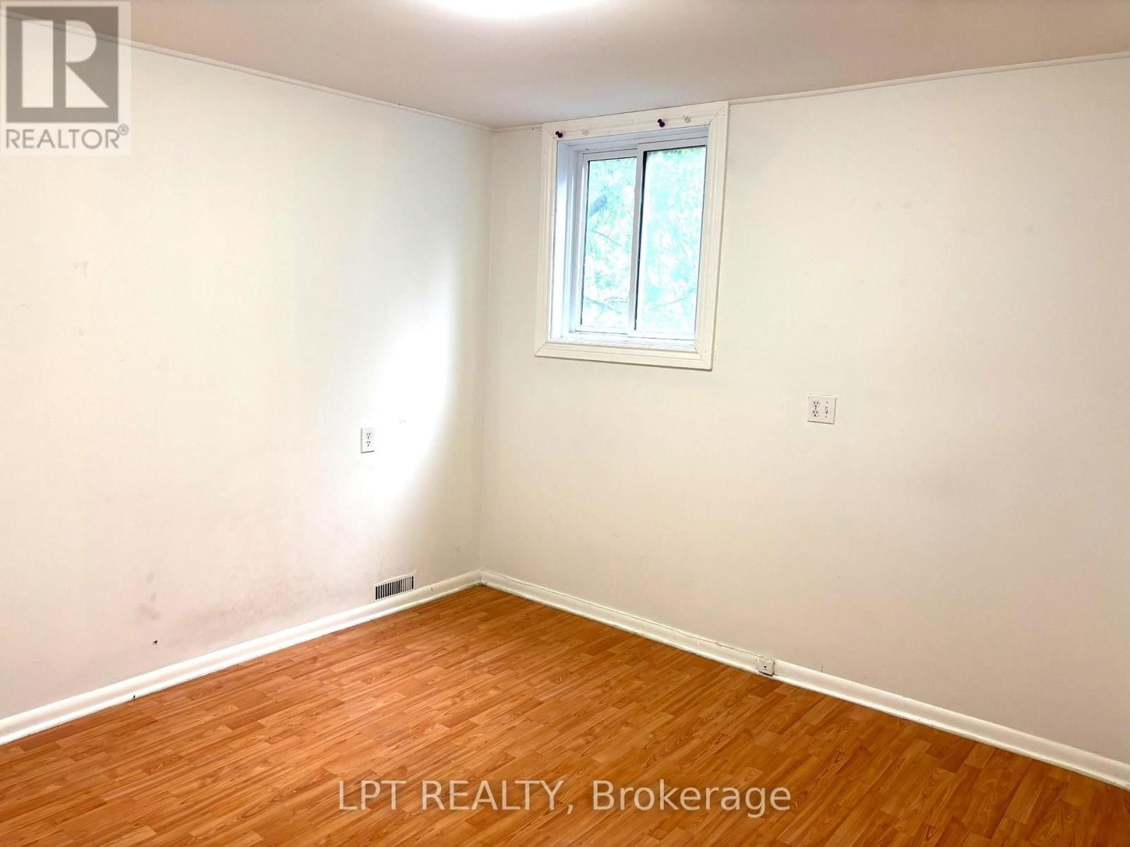 374 BARRIE STREET Image 13