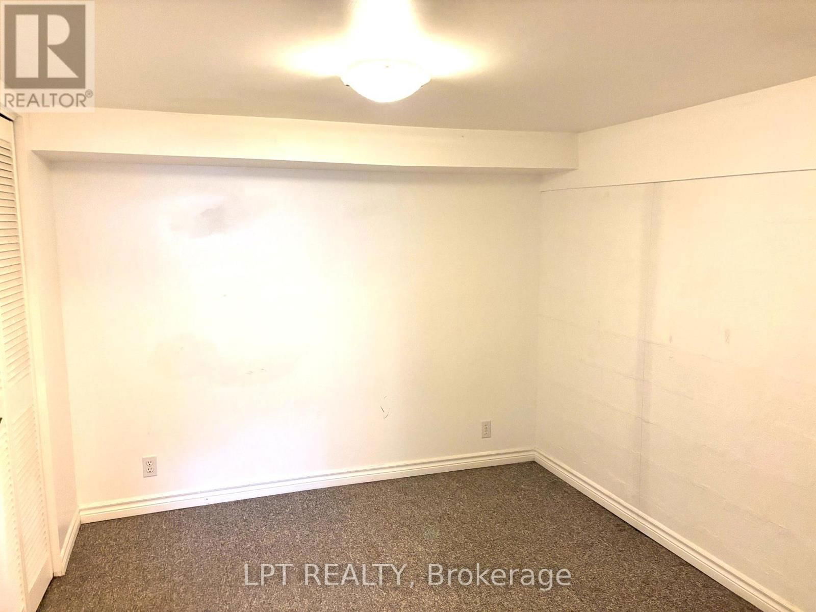 374 BARRIE STREET Image 15