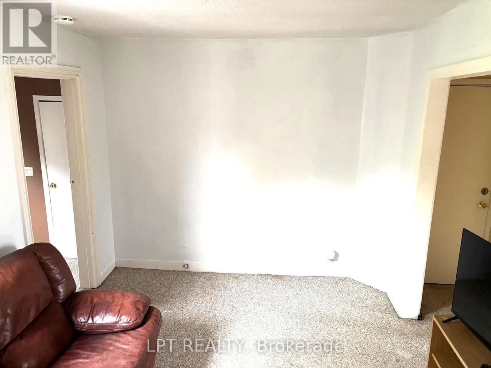374 BARRIE STREET Image 18