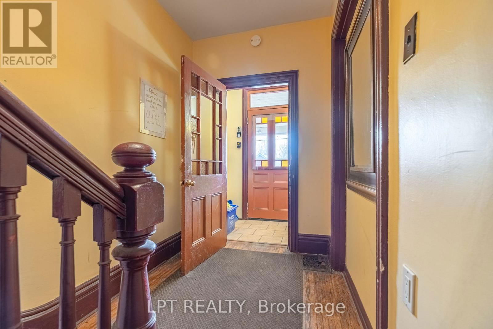 374 BARRIE STREET Image 25