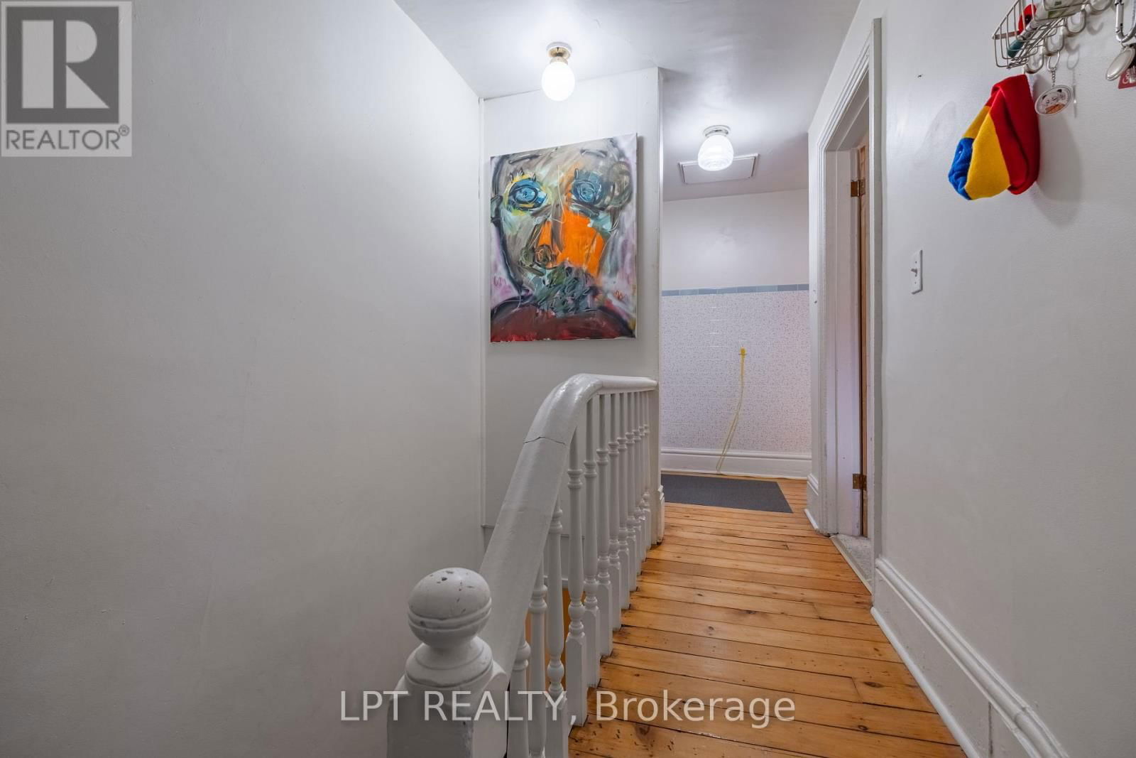 374 BARRIE STREET Image 29