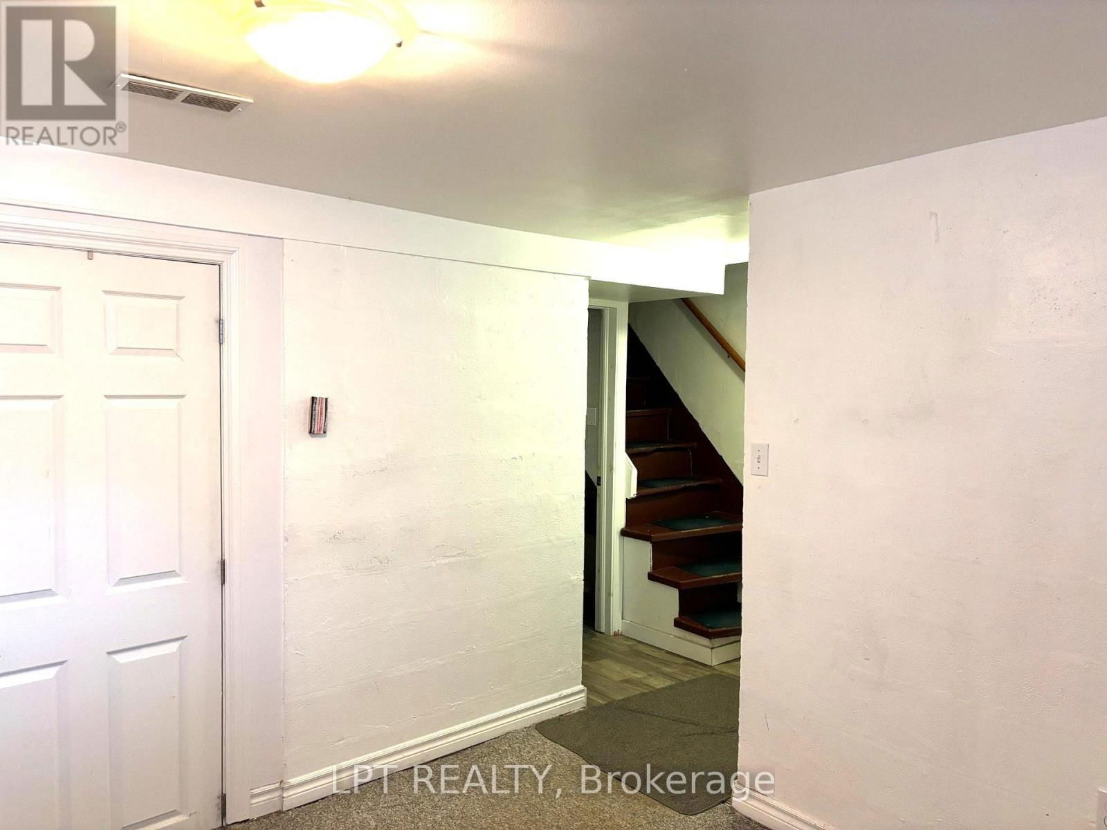 374 BARRIE STREET Image 3