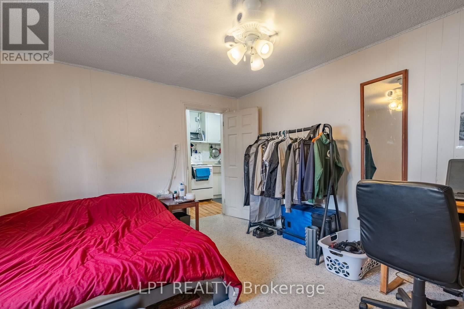 374 BARRIE STREET Image 31