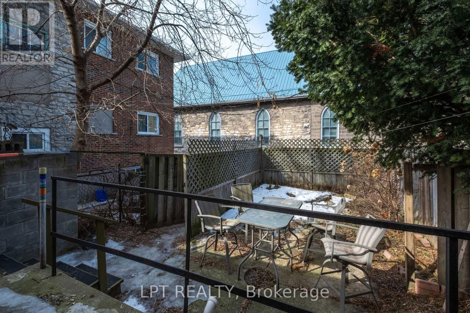 374 BARRIE STREET Image 40