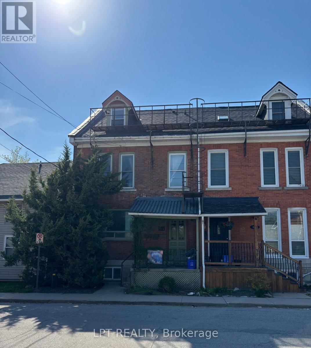 374 BARRIE STREET Image 42