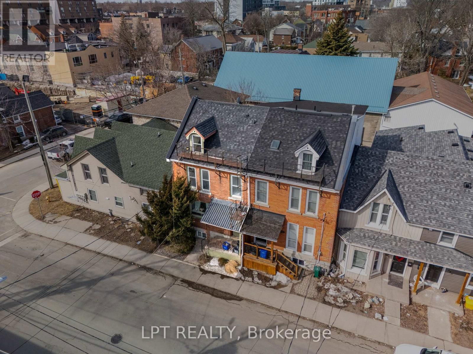 374 BARRIE STREET Image 43