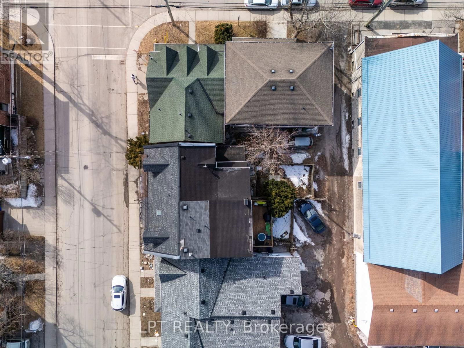 374 BARRIE STREET Image 45