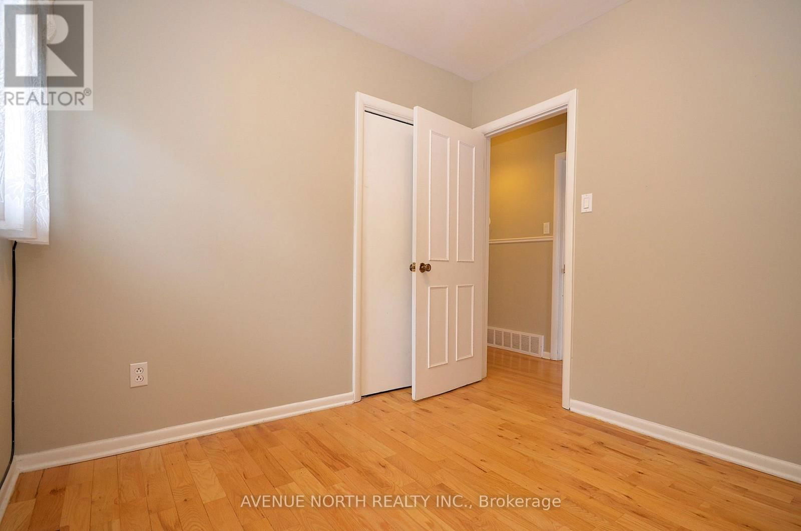 866 CLAUDE STREET Image 15