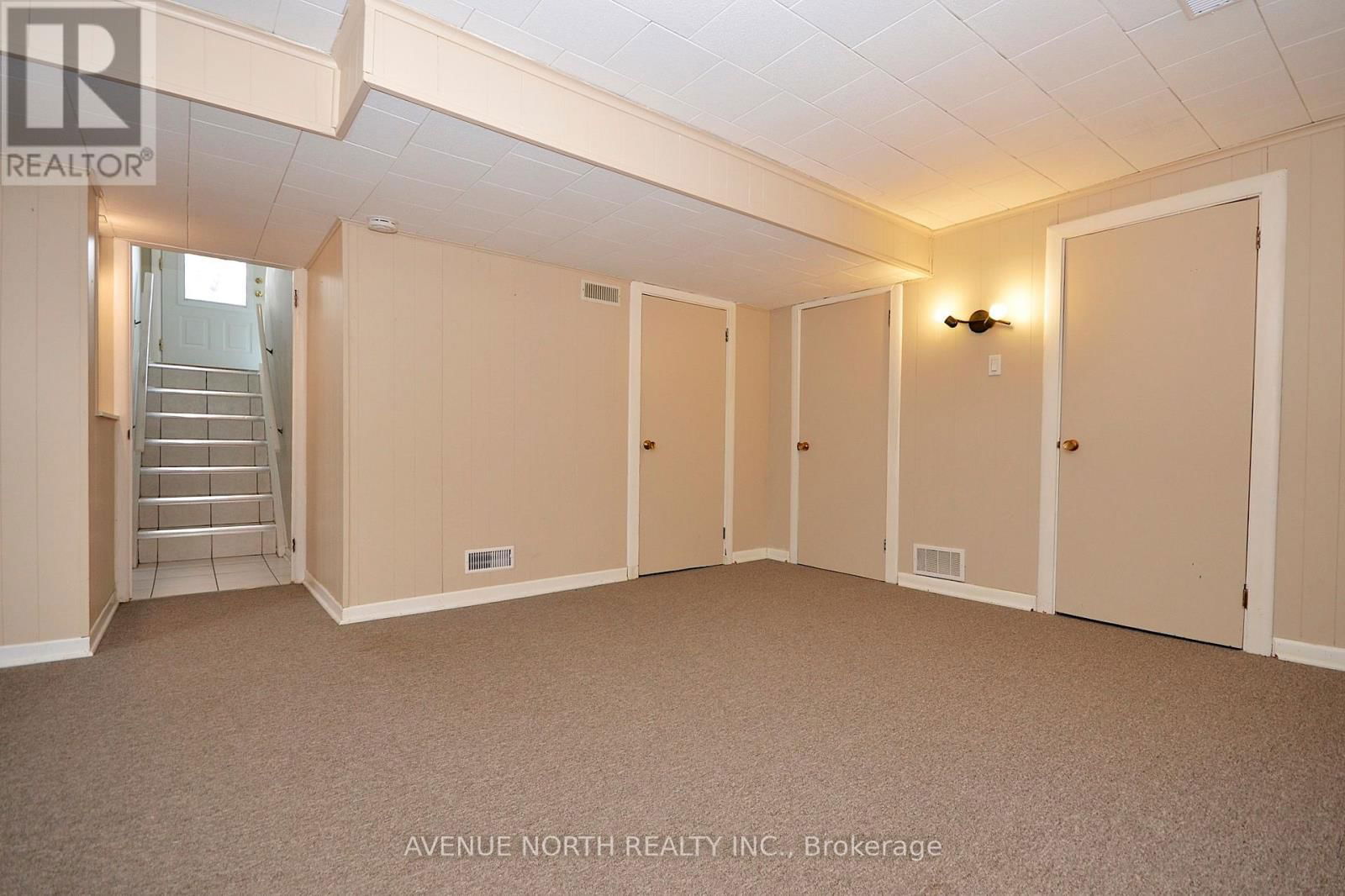 866 CLAUDE STREET Image 20