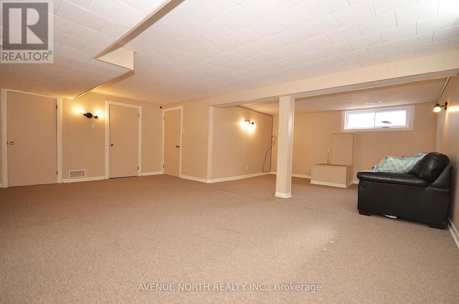 866 CLAUDE STREET Image 21