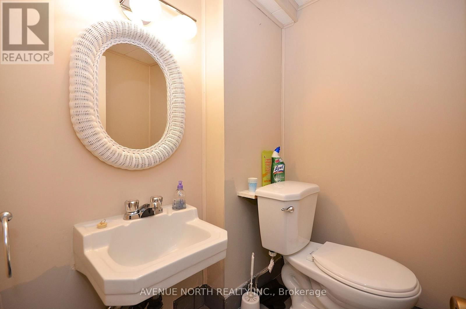 866 CLAUDE STREET Image 25