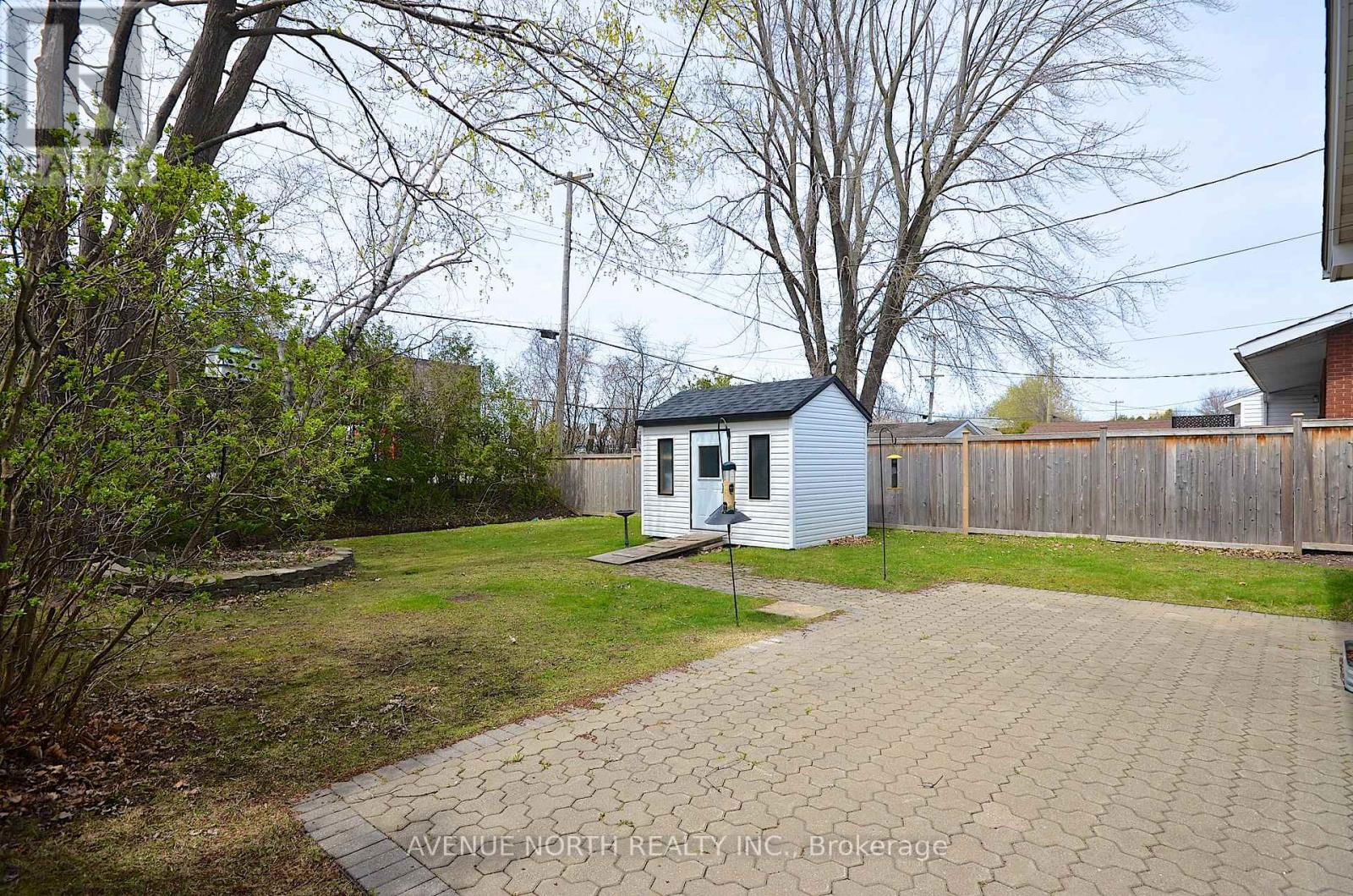 866 CLAUDE STREET Image 26