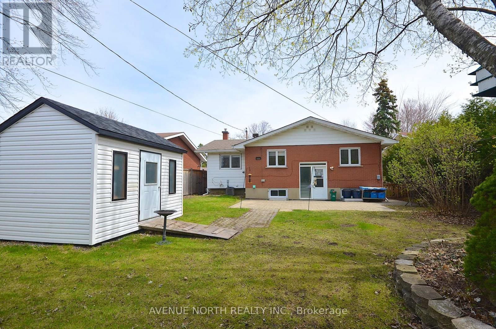 866 CLAUDE STREET Image 28