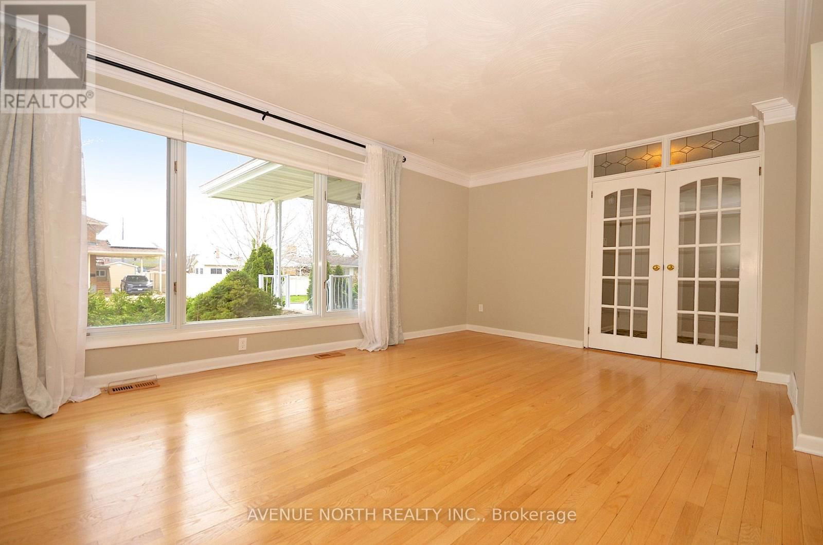 866 CLAUDE STREET Image 4