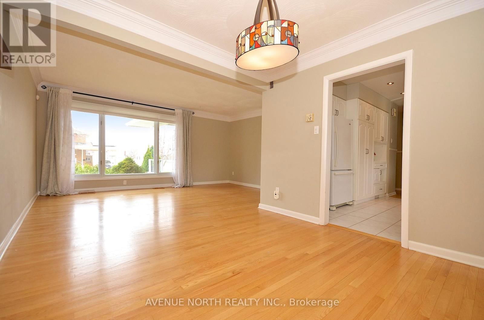 866 CLAUDE STREET Image 7