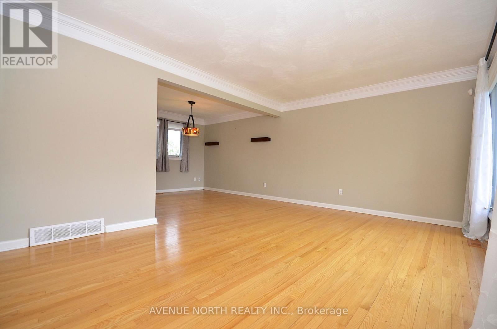 866 CLAUDE STREET Image 8