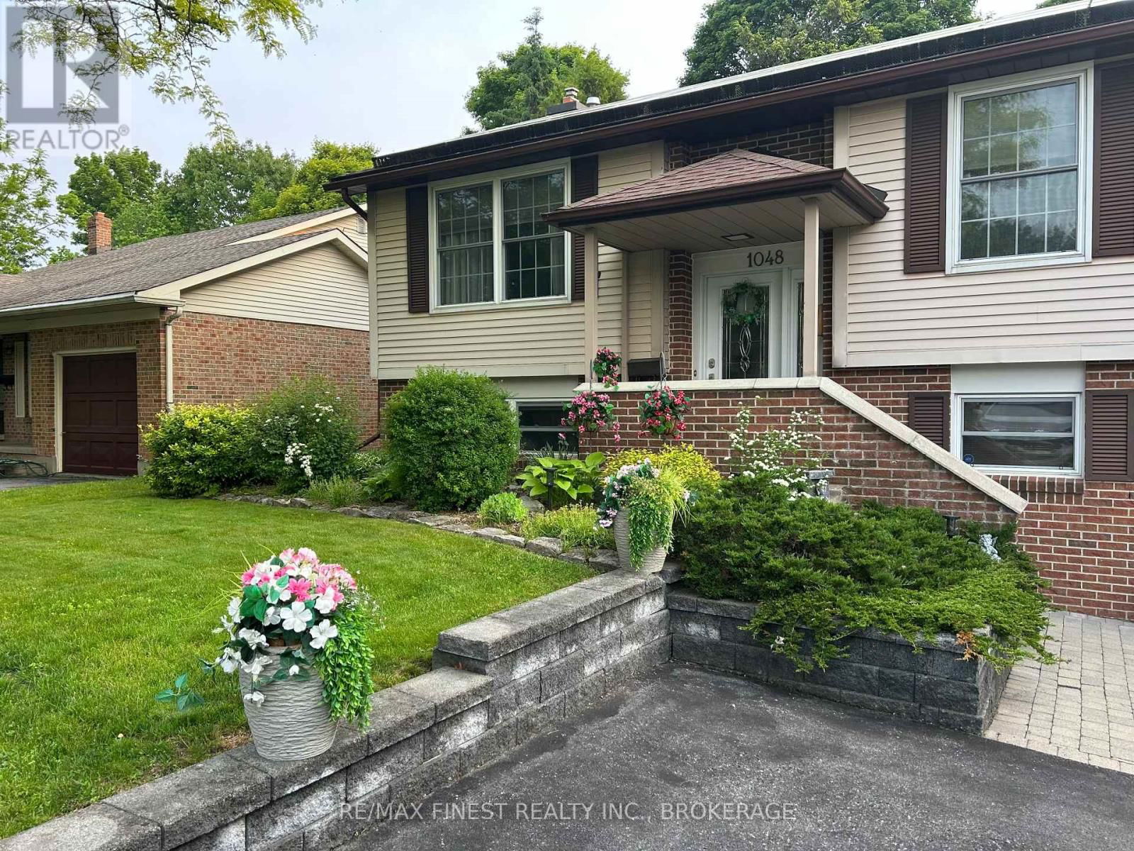 1048 BAUDER CRESCENT Image 2