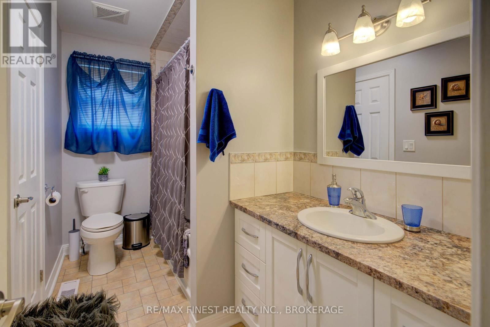 1048 BAUDER CRESCENT Image 21