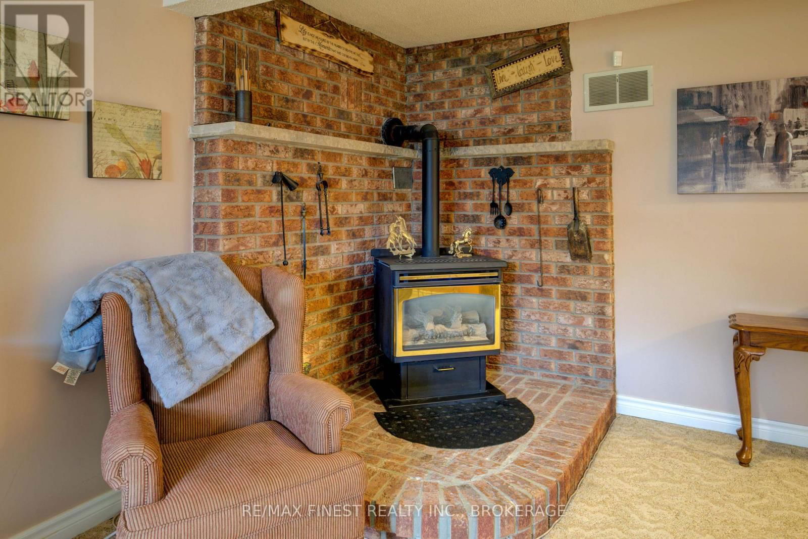 1048 BAUDER CRESCENT Image 26