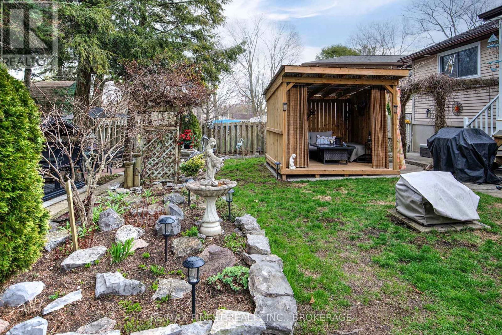 1048 BAUDER CRESCENT Image 33