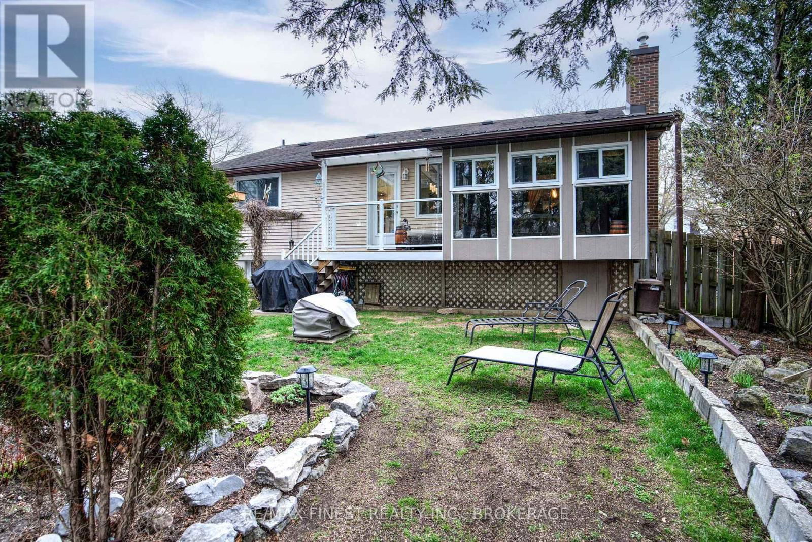 1048 BAUDER CRESCENT Image 36