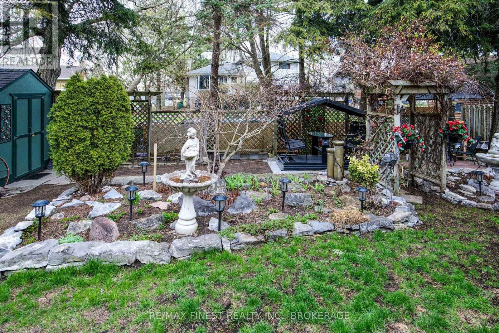 1048 BAUDER CRESCENT Image 38