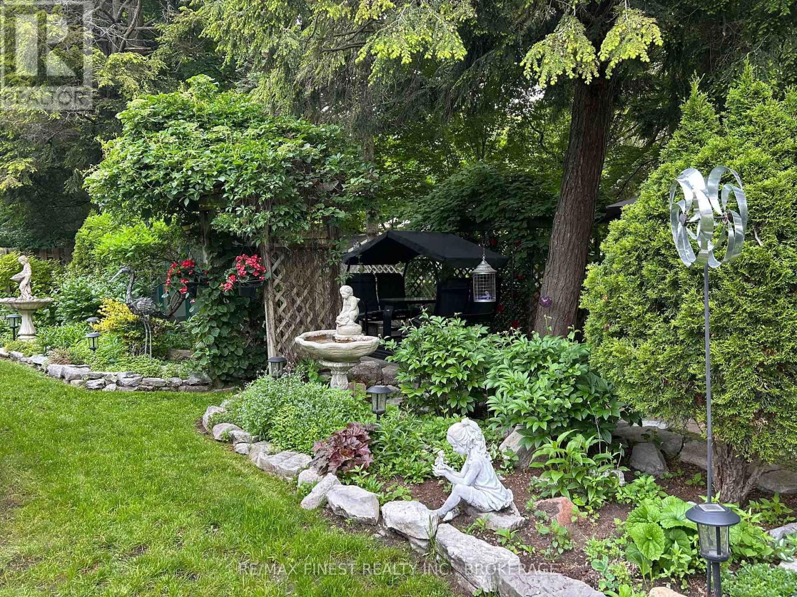 1048 BAUDER CRESCENT Image 44